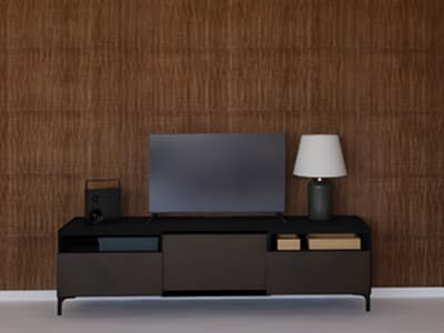 meuble TV BESTÅ grâce aux portes HEDEVIKEN où vous pouvez facilement dissimuler les câbles de la TV et tout autre équipement.