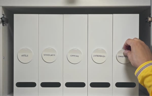 meubles de rangement, espace de rangement, ordre, petites pièces, systèmes d’étagères, faire de la place, solutions de rangement, guide pour faire de la place, ranger, rangement salon, idées de rangement, conseils rangement, idées IKEA