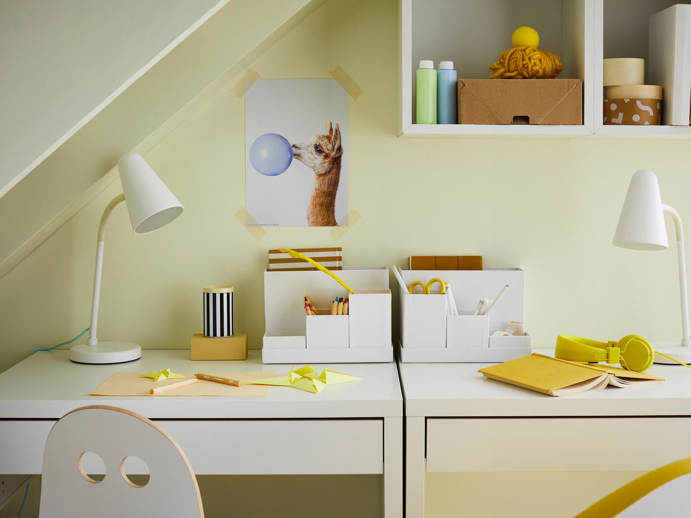 MICKE desks, FUBBLA work lamps, a VALFRED/SIBBEN desk chair and ELDBERGET/MALSKÄR swivel chair are under the stairs.