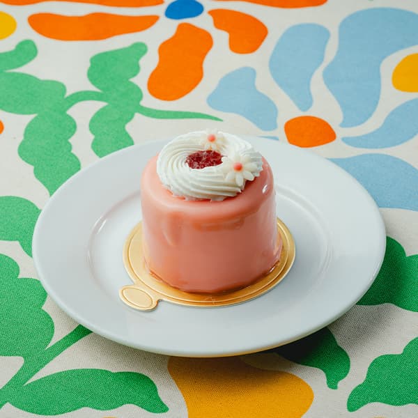 Midsummer special: Petite Berries Litchi Cake