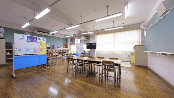みんなで過ごす校内のフリースペースBefore