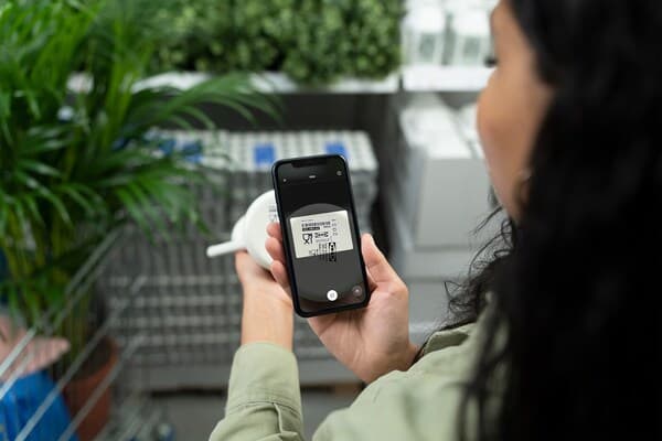Mit der App scannen und Zeit sparen