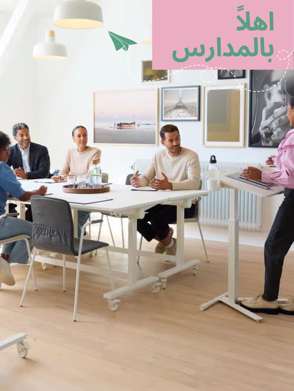 مكاتب وطاولات مكتبية
