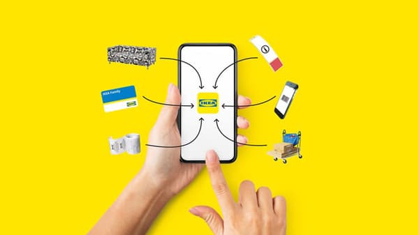 Mobilní telefon při používání aplikace IKEA. 