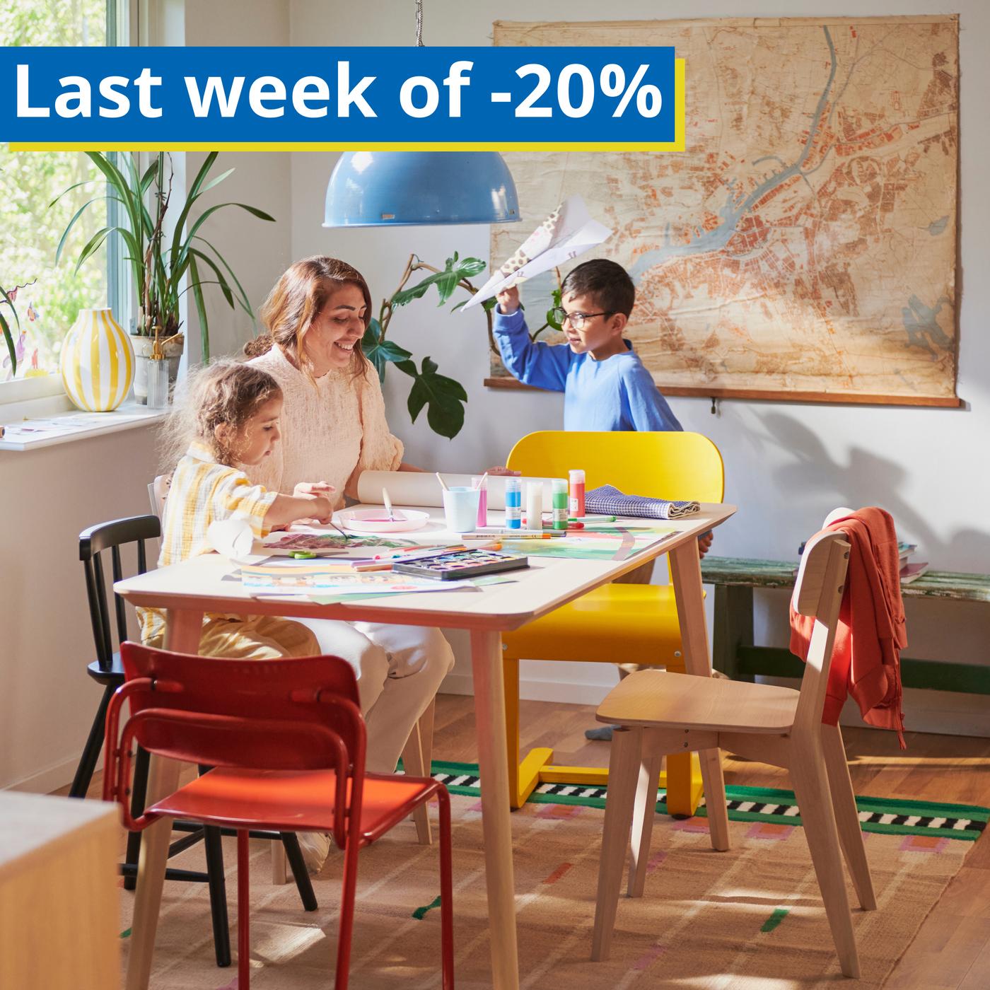 Mom with kids at the table