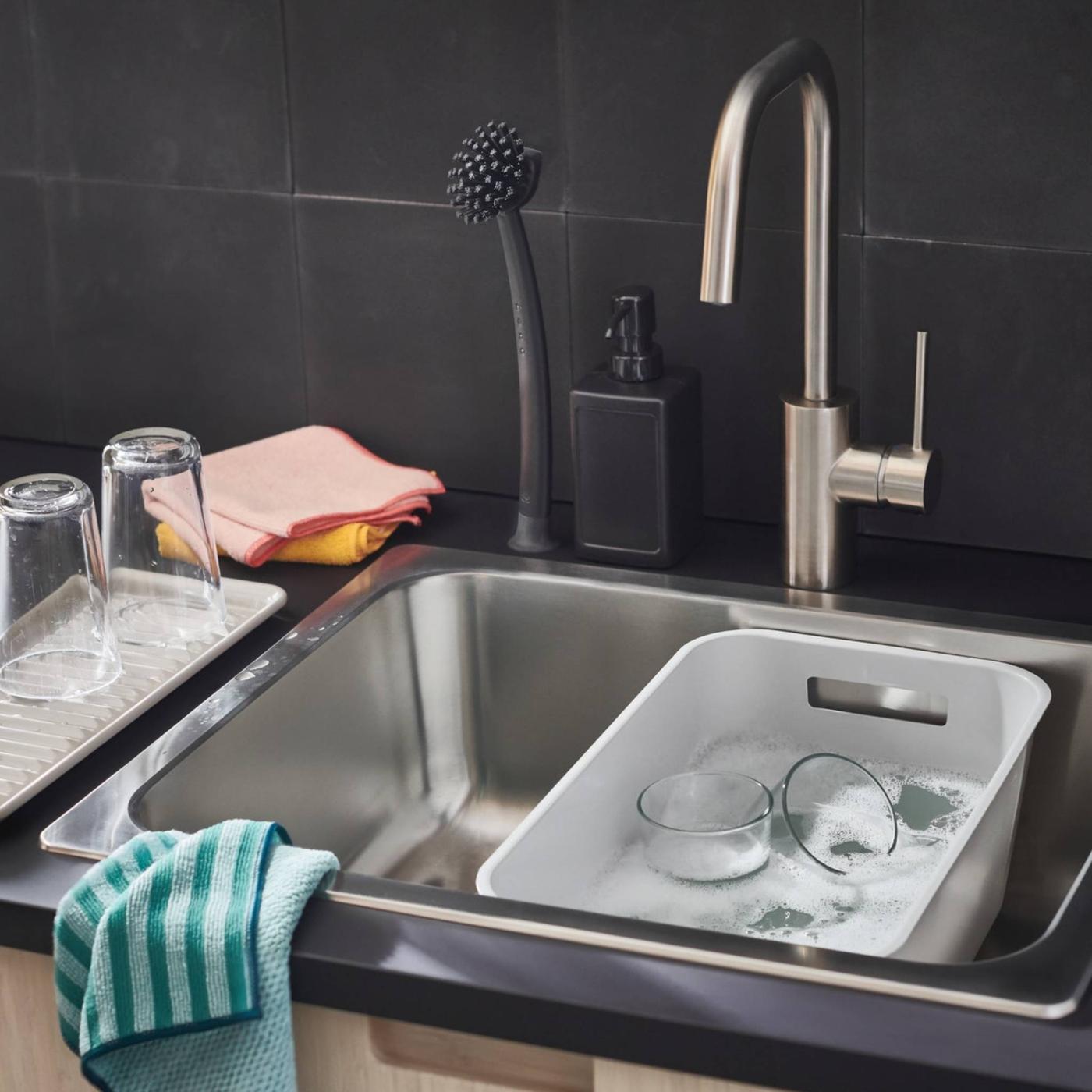 More ideas on how to reduce food waste and save money in the kitchen.