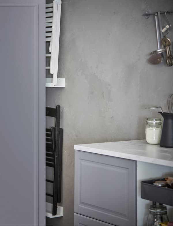 MOSSLANDA picture ledges also make good storage for seating.
