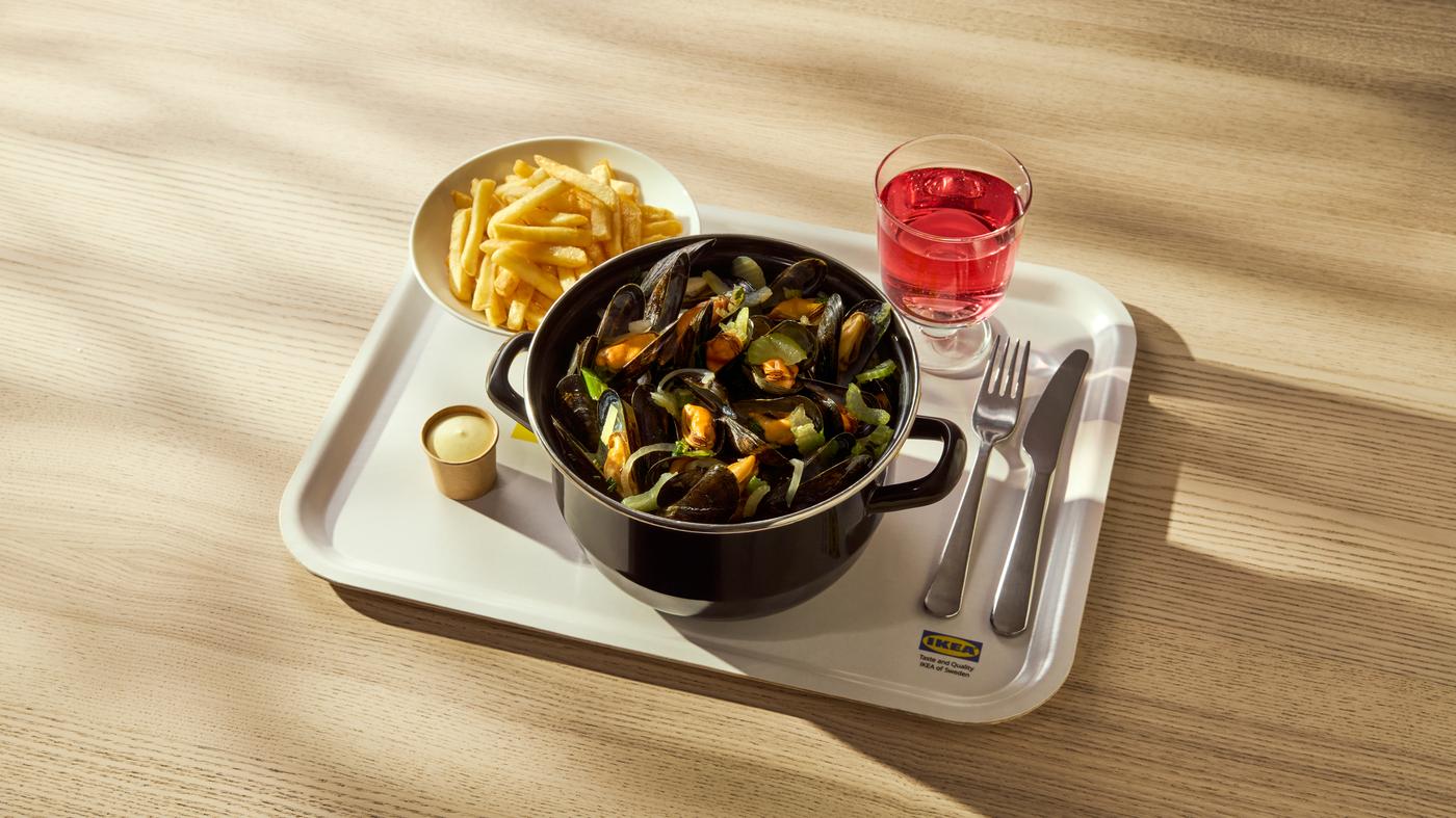 Moules de Zélande avec frites et sauce pour moules