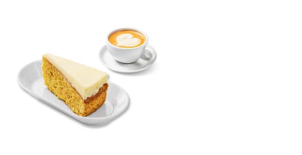 Mrkvový dort a cappuccino