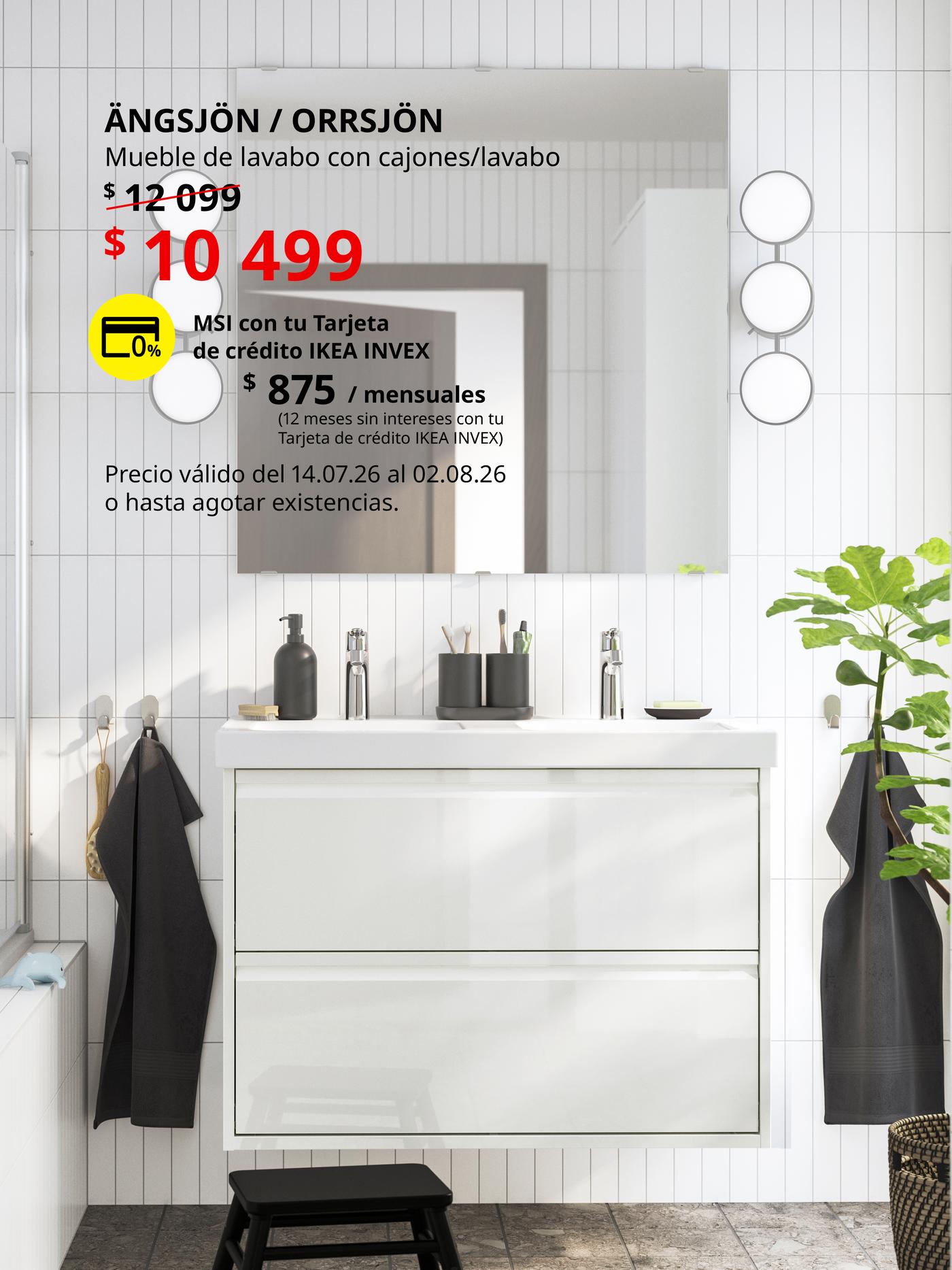 Mueble de lavabo ÄNGSJÖN con lavabo ORRSJÖN en baño moderno con espejo, accesorios y decoración natural