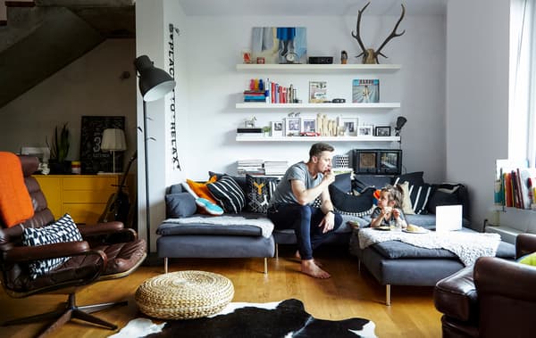 Multifunctional footstools, chairs and sofas can be easily rearranged.