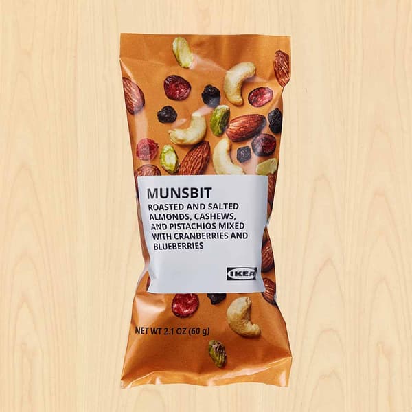 MUNSBIT Roasted and salted almonds, cashews, and pistachios mixed with cranberries and blueberries, 60g