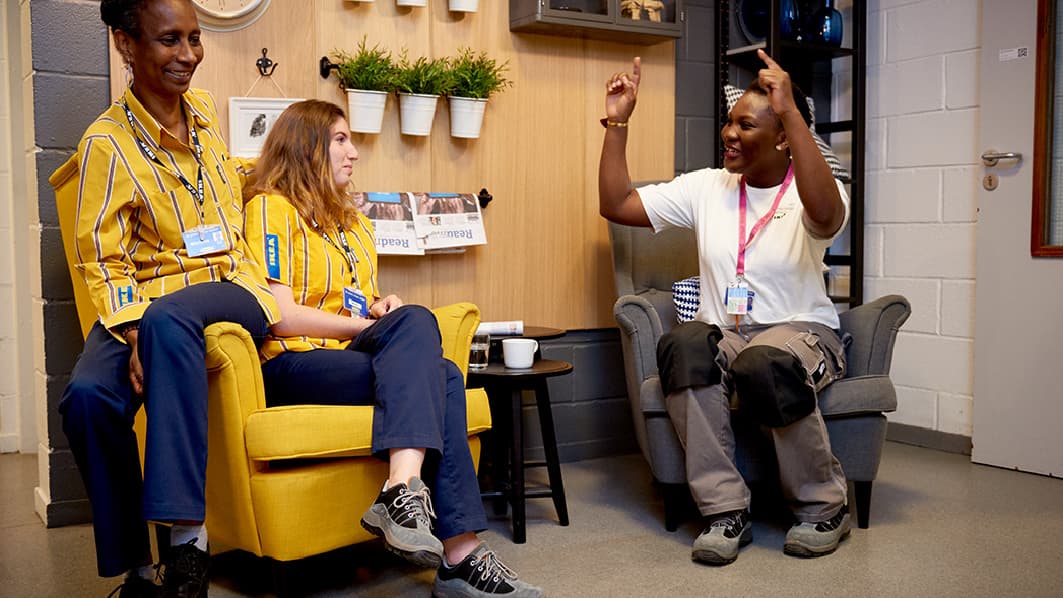 Na IKEA, todas as pessoas têm algo valioso a oferecer. Somos de várias partes do mundo, mas partilhamos a mesma atitude e valores positivos.