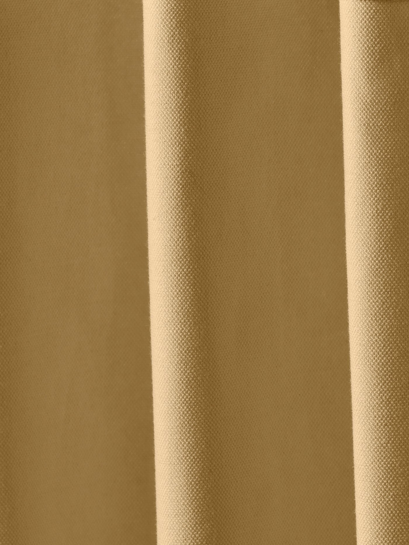 Närbild på SANELA gul sammetsgardin.