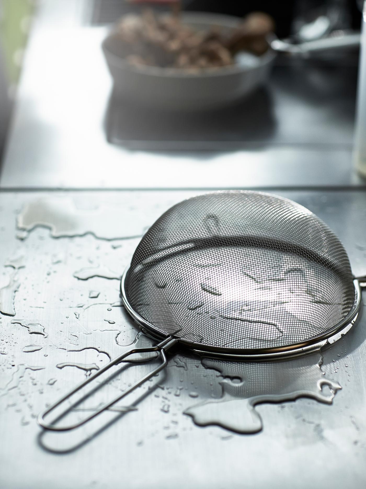 Nærbilde av benkeplate i utekjøkken.