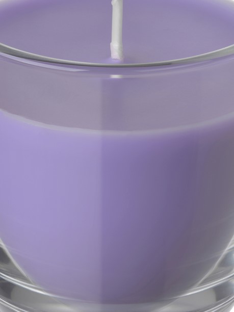 Nahaufnahme einer violetten Kerze