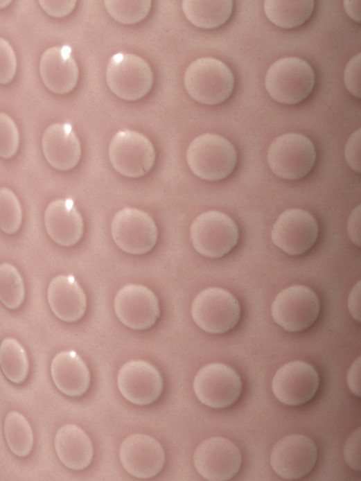 Nahaufnahme eines rosa Blumentopfs