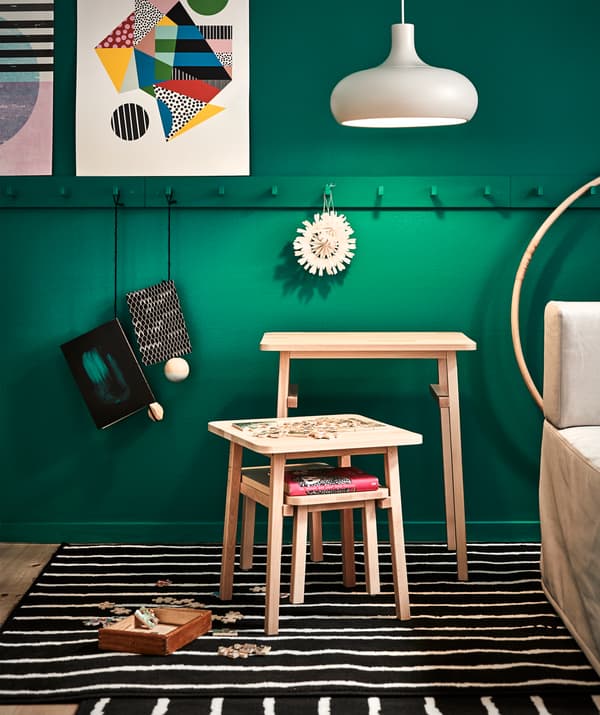 Need three tables or just one? You decide with these smart stackable tables at different heights. If you need extra space, just hang them back underneath each other and carry them away.