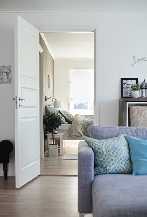 Neutral tones on walls and floors make it easy to switch up your home’s colour scheme.