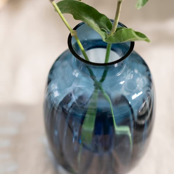 Niebieski wazon TONSÄTTA.