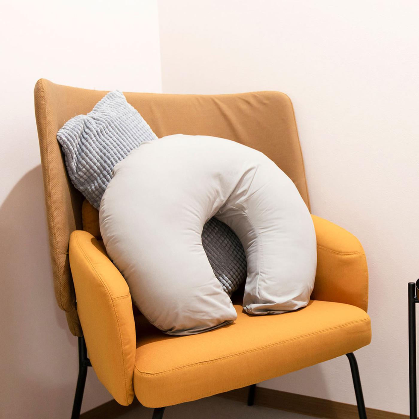 椅子にU字型のクッション