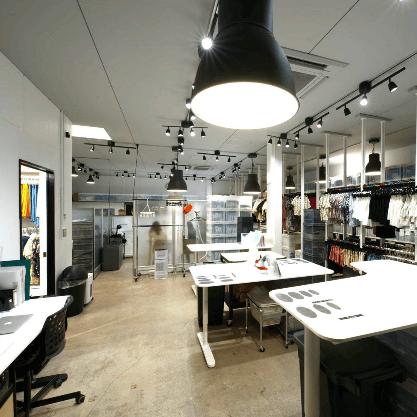 店舗の奥にある倉庫