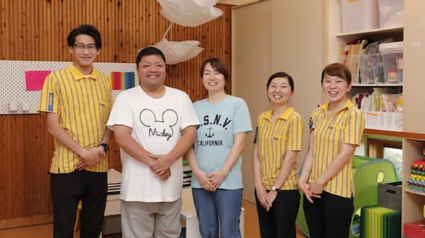 社会福祉法人 神戸少年の町のスタッフさんとの集合写真。