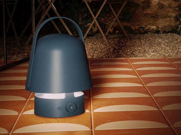 Nová lampa s Bluetooth reproduktorom vám spríjemní pobyt vonku svetlom a hudbou