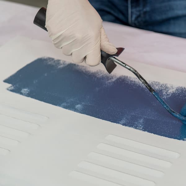 Now give the doors two coats of varnish in a very trendy colour.