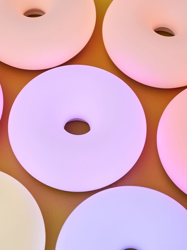 nueva lámpara color inteligente VARMBLIXT, diseñada por Sabine Marcelis