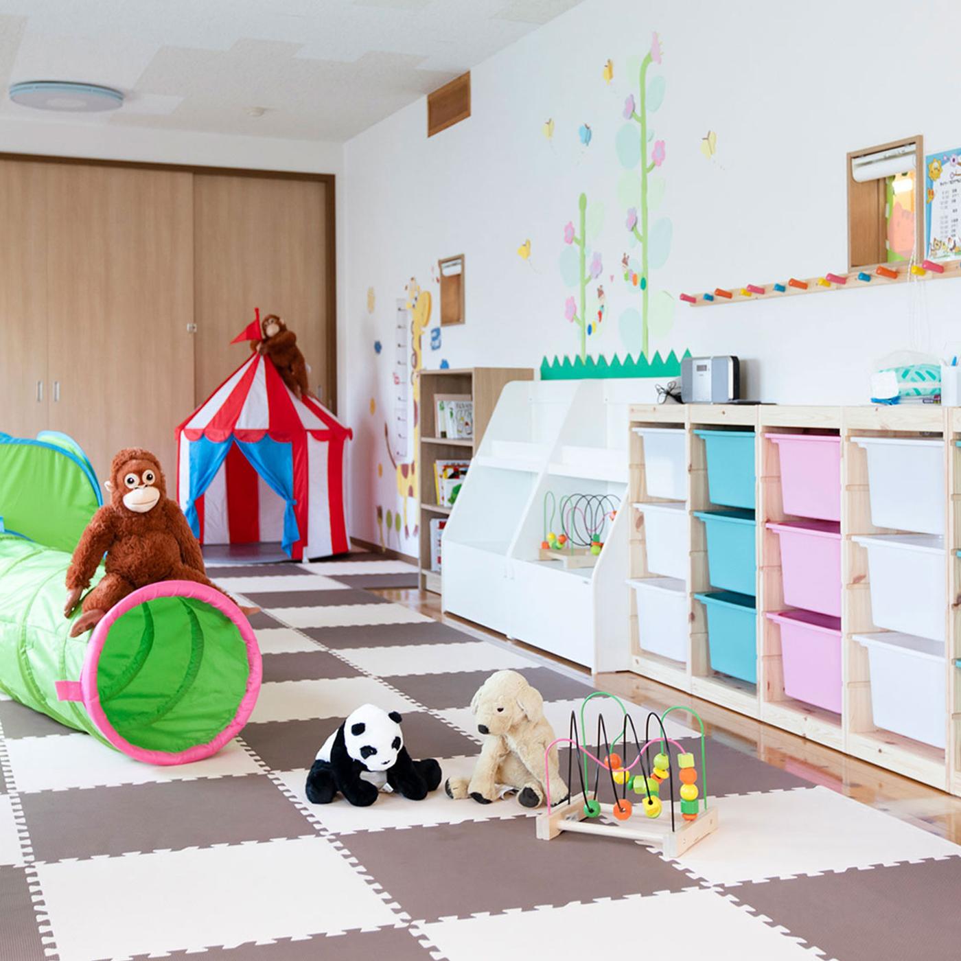 ぬいぐるみと収納棚