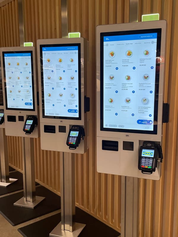 Nya digitala skärmar som restauranggästerna beställer sin mat från
