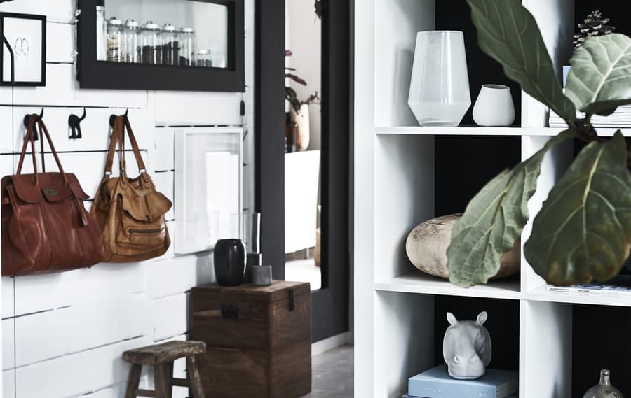 Create a balanced living room with smart storage - IKEA