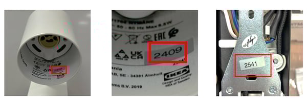 Obrázek stínidla lampy bez světelného zdroje a detailní pohled na kód šarže a číslo dodavatele.
