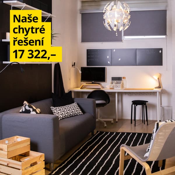 Obývací pokoj s pohovkou, křesly a pracovním koutem v modro-šedé barevné kombinaci.