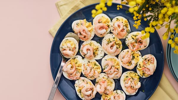 Œufs mimosa aux crevettes et à l'aneth