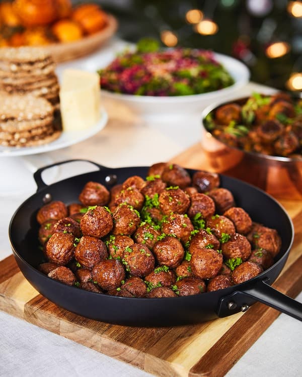 Olika bullar på IKEAs julbord