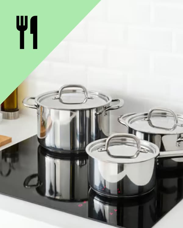Ollas IKEA 365 sobre una cocina de inducción