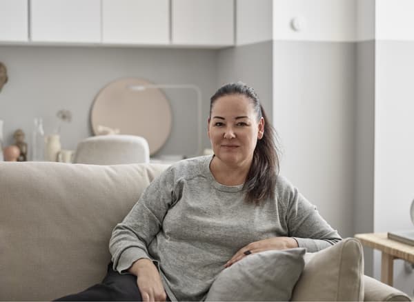 One of our favourite interior designers, Susanne, has created a living room to inspire those seeking a more relaxing living room.
