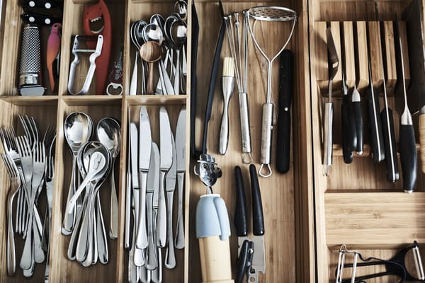 Organising your kitchen cupboards — cutlery drawer — VARIERA cutlery tray — IKEA interior inspiration