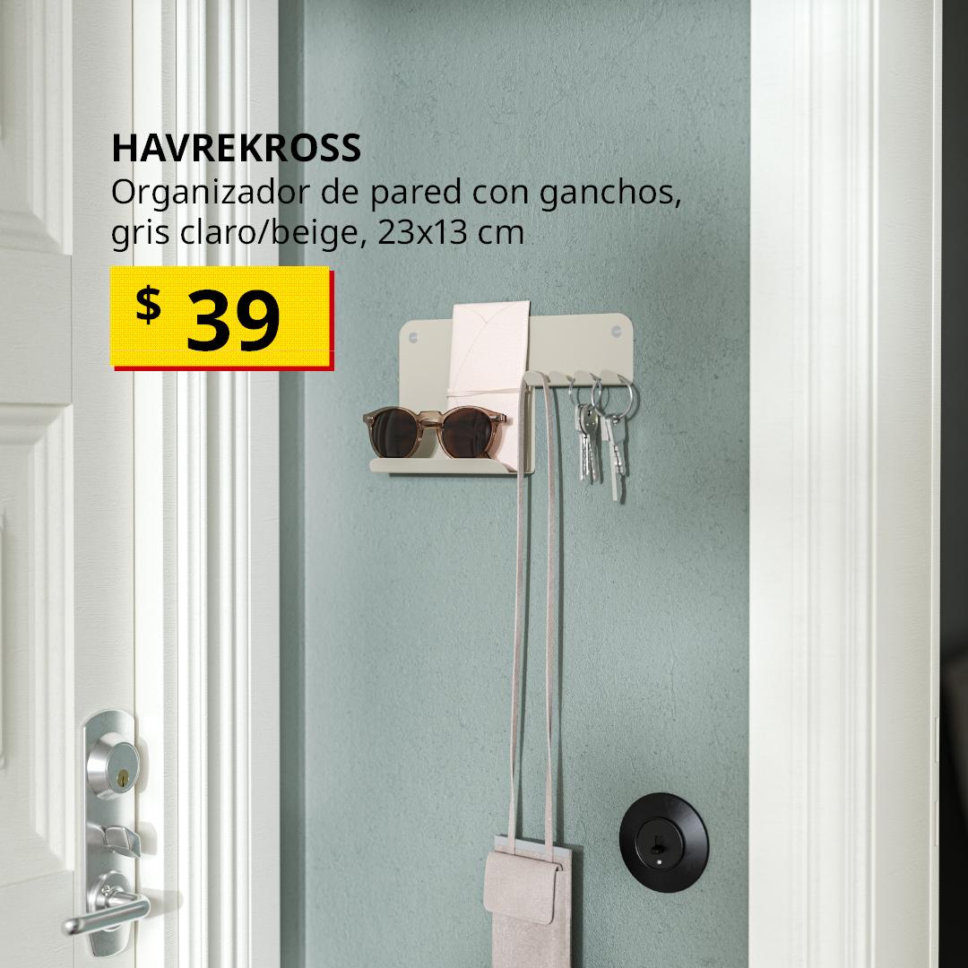 Organizador de pared HAVREKROSS color gris beige claro con ganchos, en un recibidor.