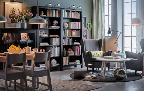 Orienta la luce dove vuoi con la lampada da terra/lettura a LED regolabile ARÖD di IKEA.