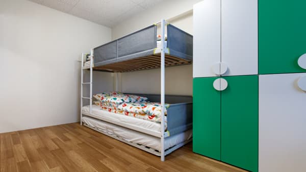 お母さんと年少の子どもが一緒に眠れる2段ベッド。