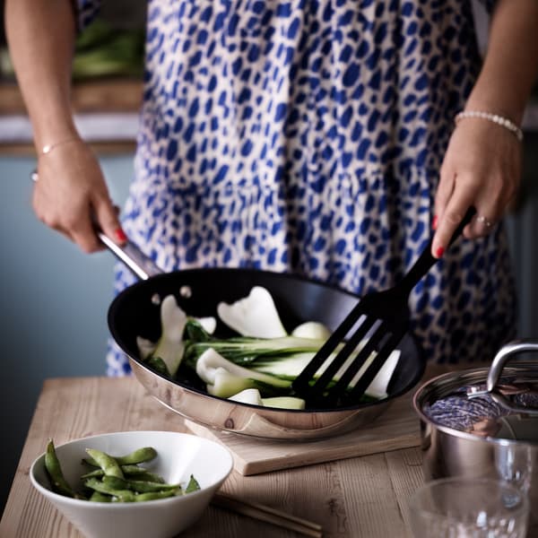 OUMBÄRLIG Wok