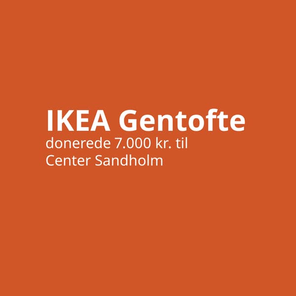 På en orange baggrund står der med hvid skrift IKEA Gentofte donerede 7000 kroner til Center Sandholm.