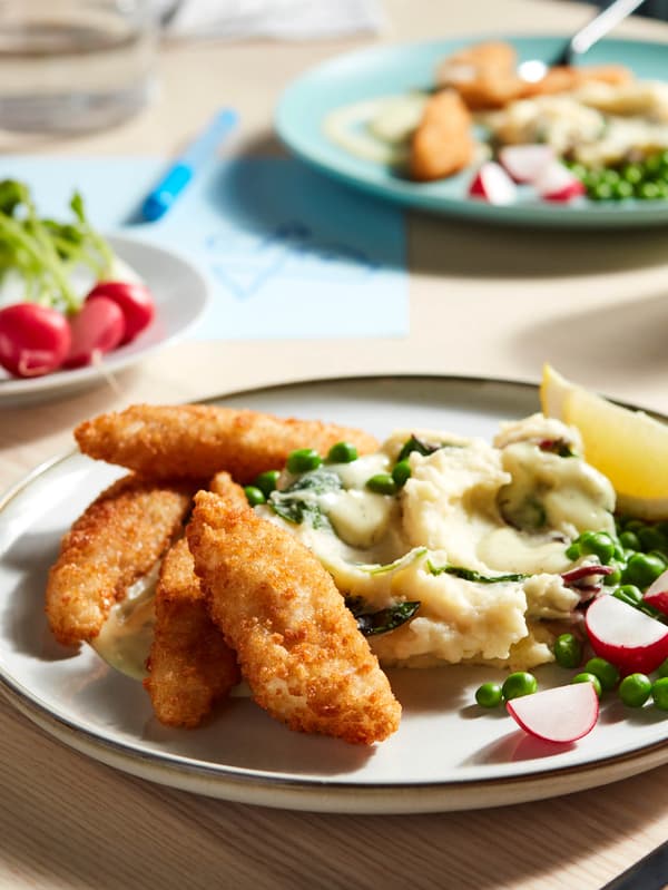 Panírozott HAVSSMAK halfalatkák ALLEMANSRÄTTEN krumplipürével.