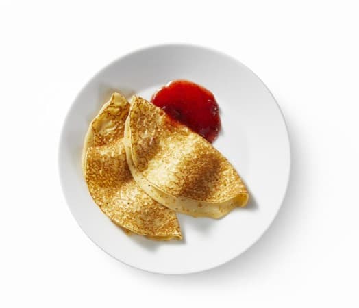 Pannkakor på en tallrik.