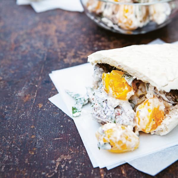 Pão pita com almôndegas cremosas