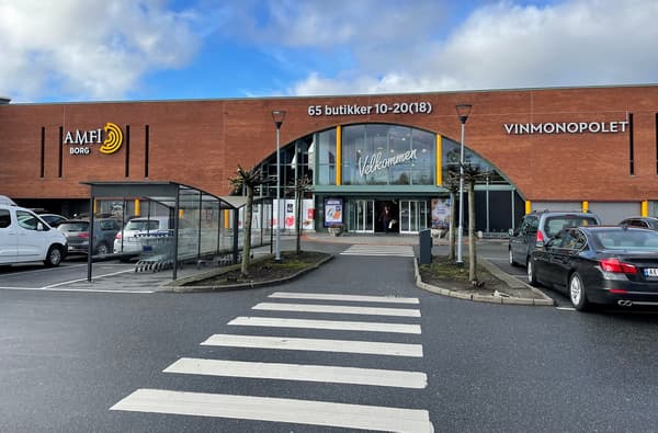 Parkeringsplassen utenfor Amfi Borg kjøpesenter i Sarpsborg.