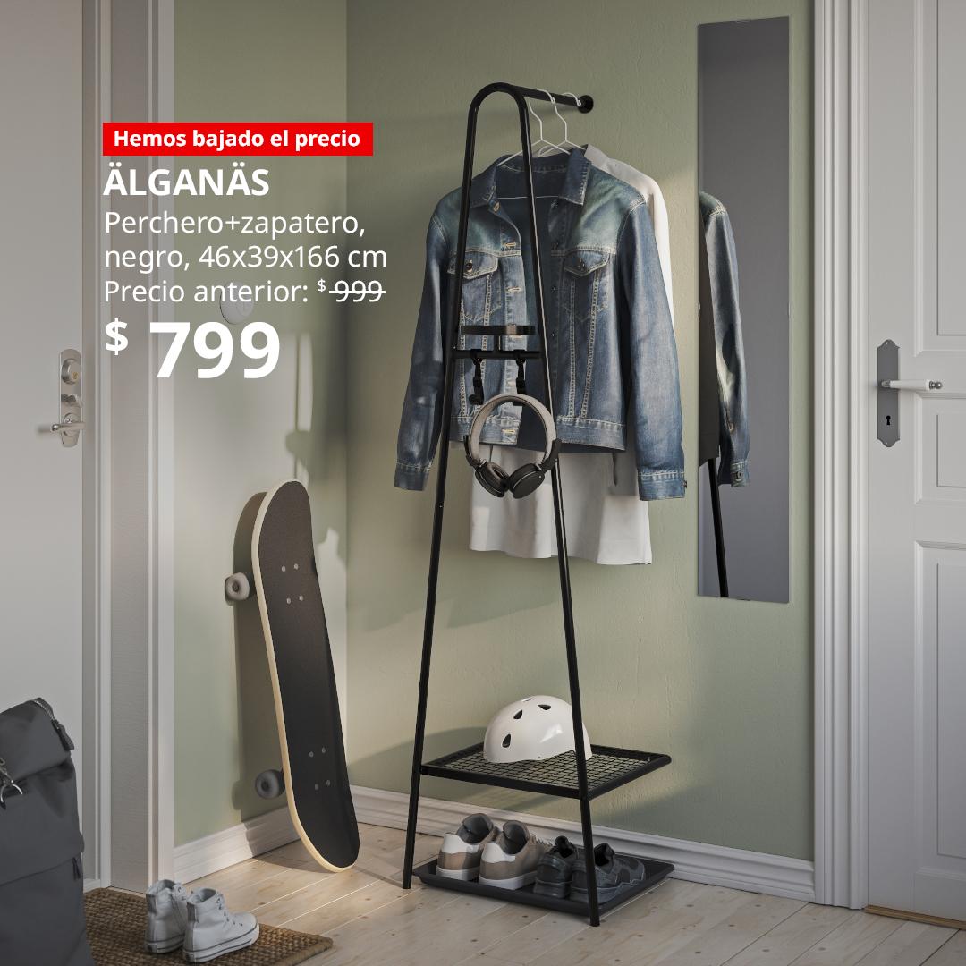 Perchero ÄLGANÄS negro con almacenamiento para zapatos, colocado en un recibidor.